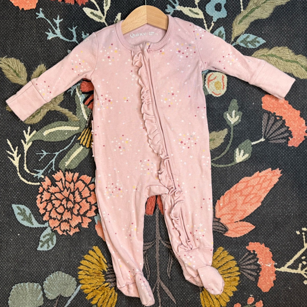 Quince 100% Organic Cotton Ruffle Footie - Light Pink